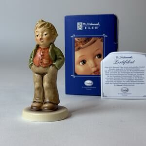 Hummel Figurine 848 Steadfast Soprano M I Hummel Club Membership 2005 2006 T90